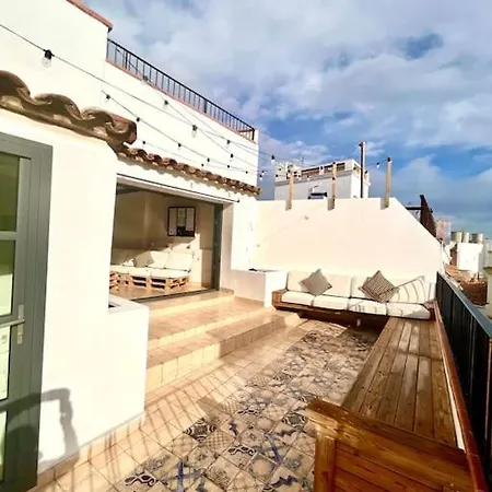 Huge Whole House Old Town * سيدجيس